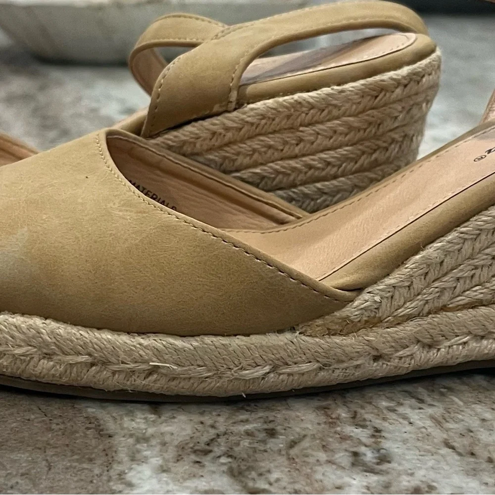 Tommy Bahama chic espadrille